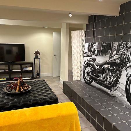 Grouse Cheerful Large Private Bedroom, Bath, Shared Deck, Pool, Hot Tub North Vancouver Exteriör bild