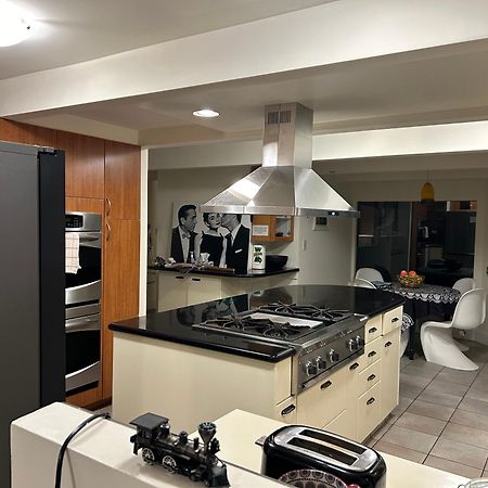 Grouse Cheerful Large Private Bedroom, Bath, Shared Deck, Pool, Hot Tub North Vancouver Exteriör bild
