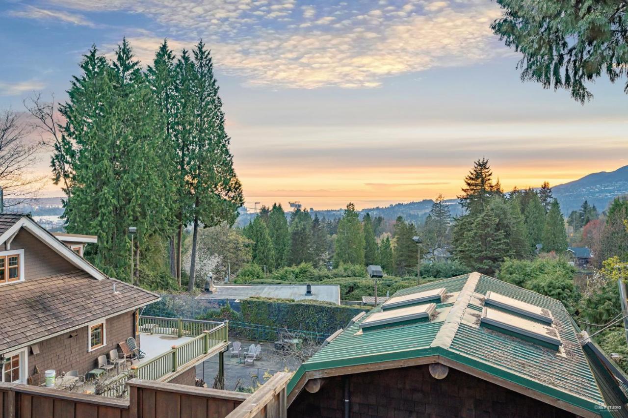 Grouse Cheerful Large Private Bedroom, Bath, Shared Deck, Pool, Hot Tub North Vancouver Exteriör bild