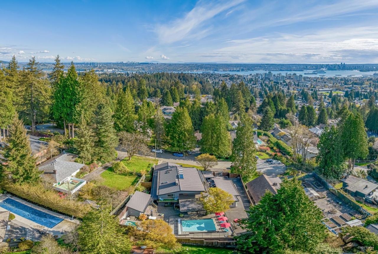 Grouse Cheerful Large Private Bedroom, Bath, Shared Deck, Pool, Hot Tub North Vancouver Exteriör bild