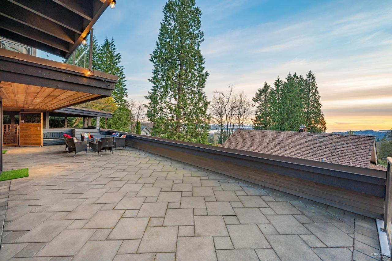 Grouse Cheerful Large Private Bedroom, Bath, Shared Deck, Pool, Hot Tub North Vancouver Exteriör bild