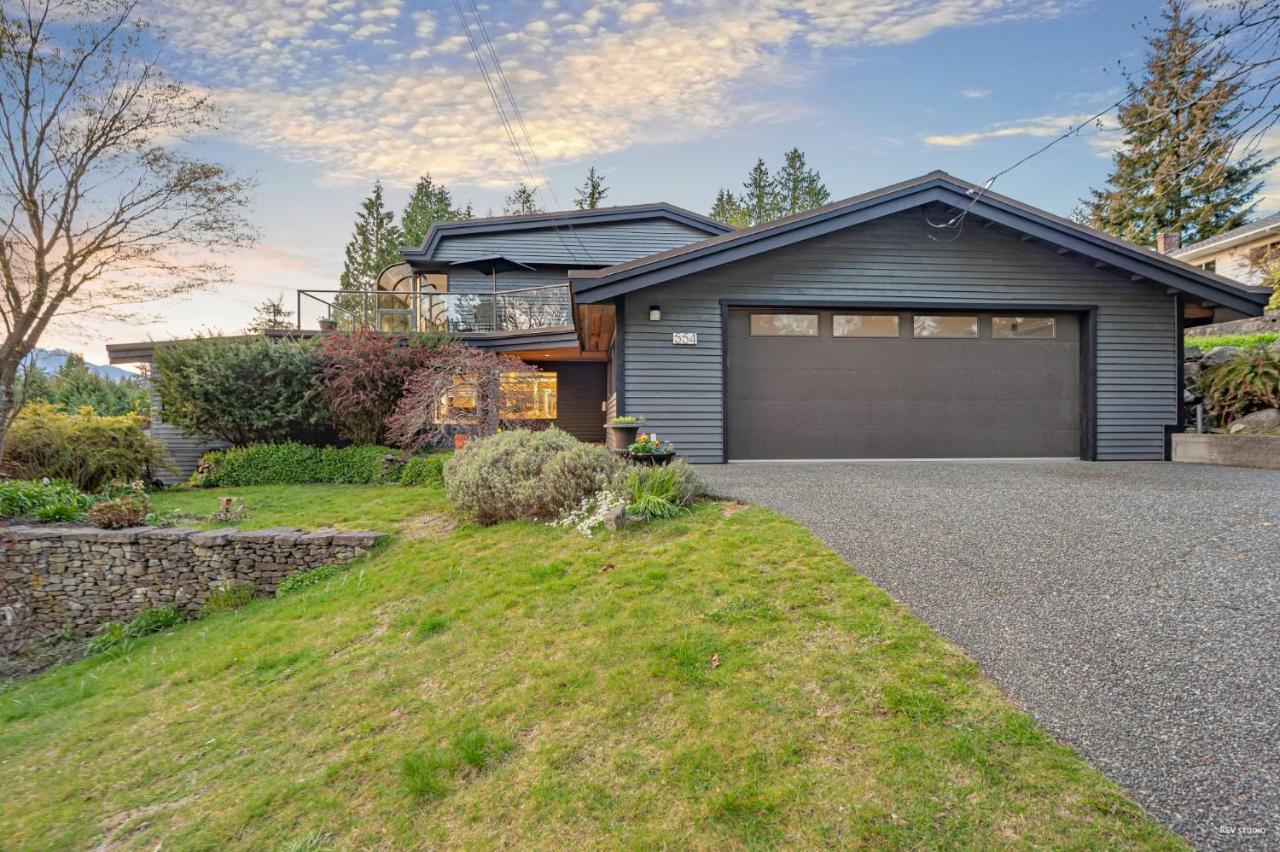 Grouse Cheerful Large Private Bedroom, Bath, Shared Deck, Pool, Hot Tub North Vancouver Exteriör bild