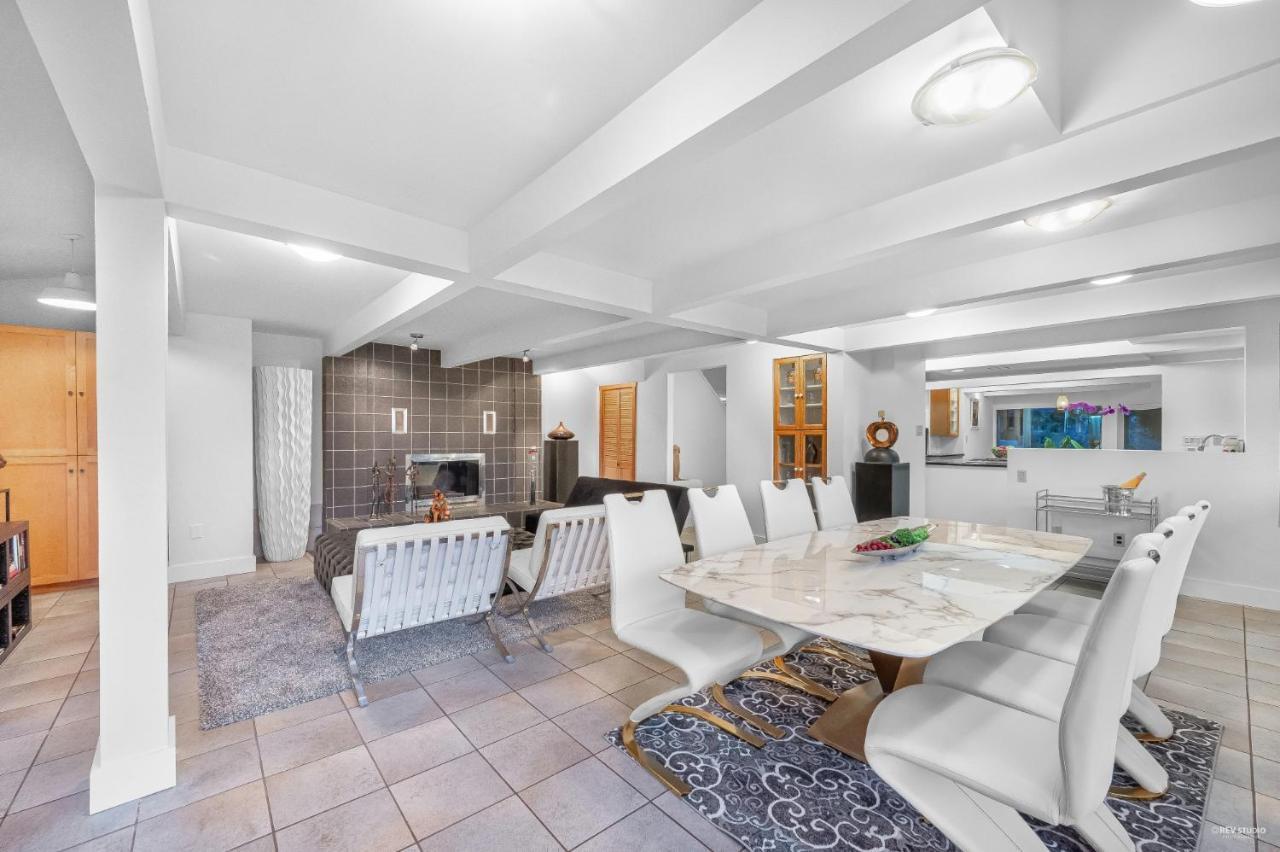 Grouse Cheerful Large Private Bedroom, Bath, Shared Deck, Pool, Hot Tub North Vancouver Exteriör bild