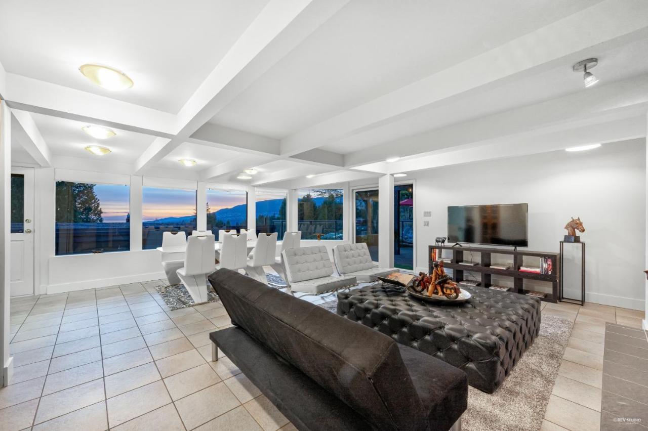 Grouse Cheerful Large Private Bedroom, Bath, Shared Deck, Pool, Hot Tub North Vancouver Exteriör bild