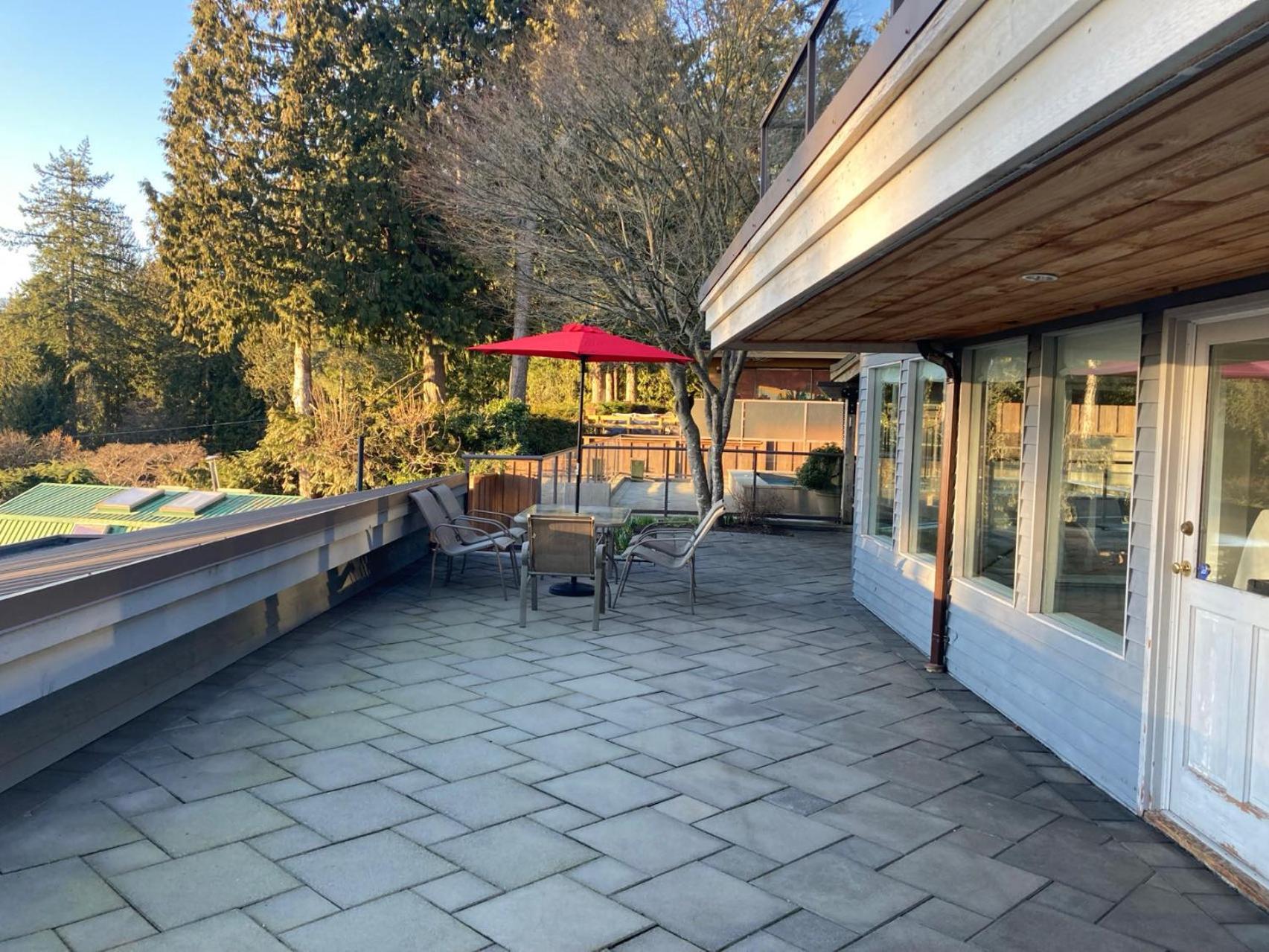 Grouse Cheerful Large Private Bedroom, Bath, Shared Deck, Pool, Hot Tub North Vancouver Exteriör bild
