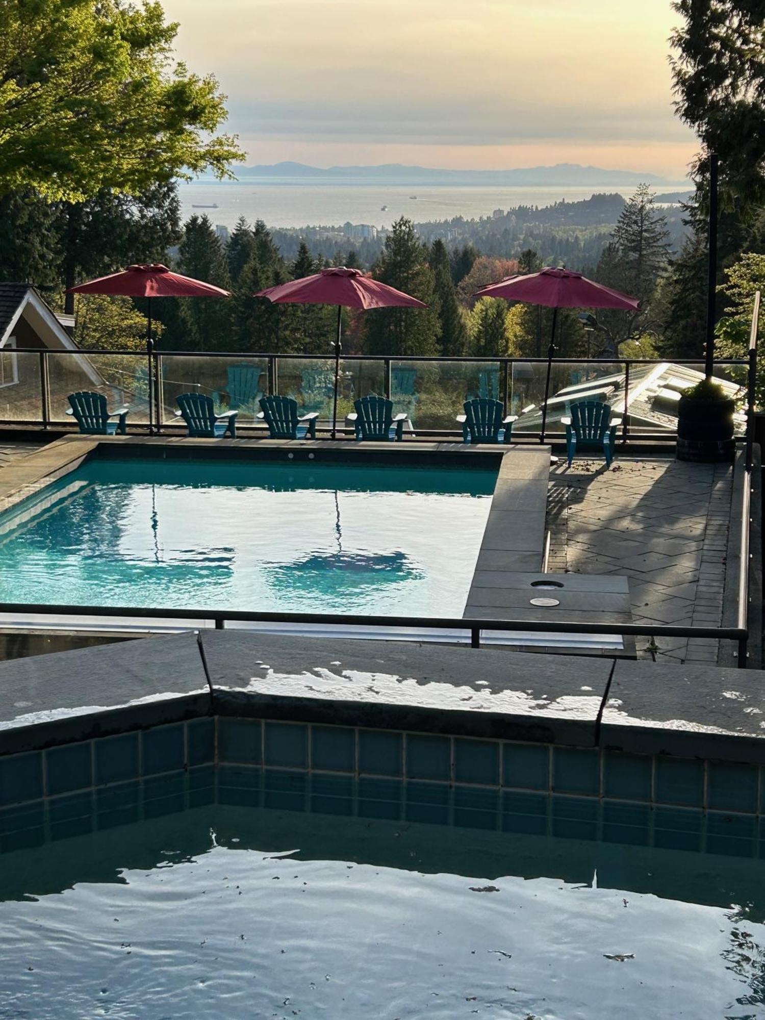 Grouse Cheerful Large Private Bedroom, Bath, Shared Deck, Pool, Hot Tub North Vancouver Exteriör bild