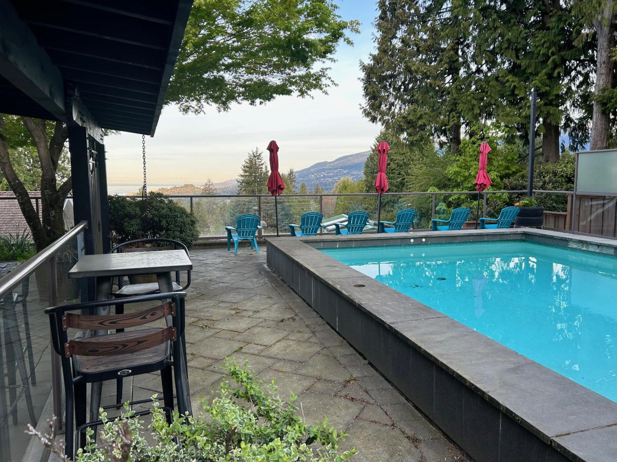 Grouse Cheerful Large Private Bedroom, Bath, Shared Deck, Pool, Hot Tub North Vancouver Exteriör bild