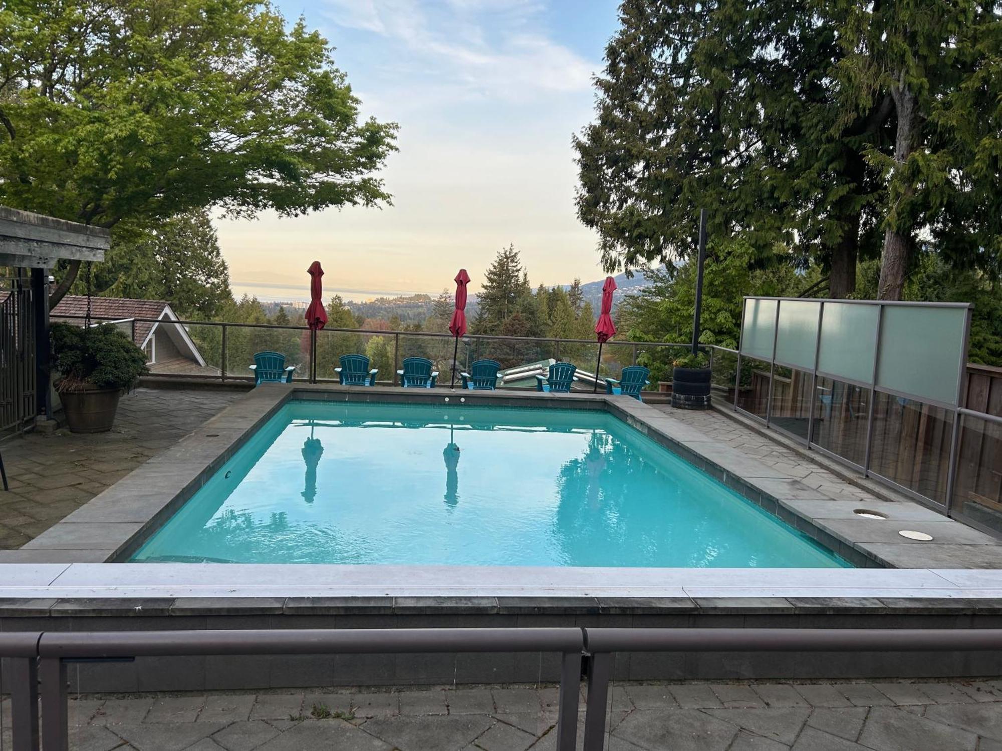 Grouse Cheerful Large Private Bedroom, Bath, Shared Deck, Pool, Hot Tub North Vancouver Exteriör bild
