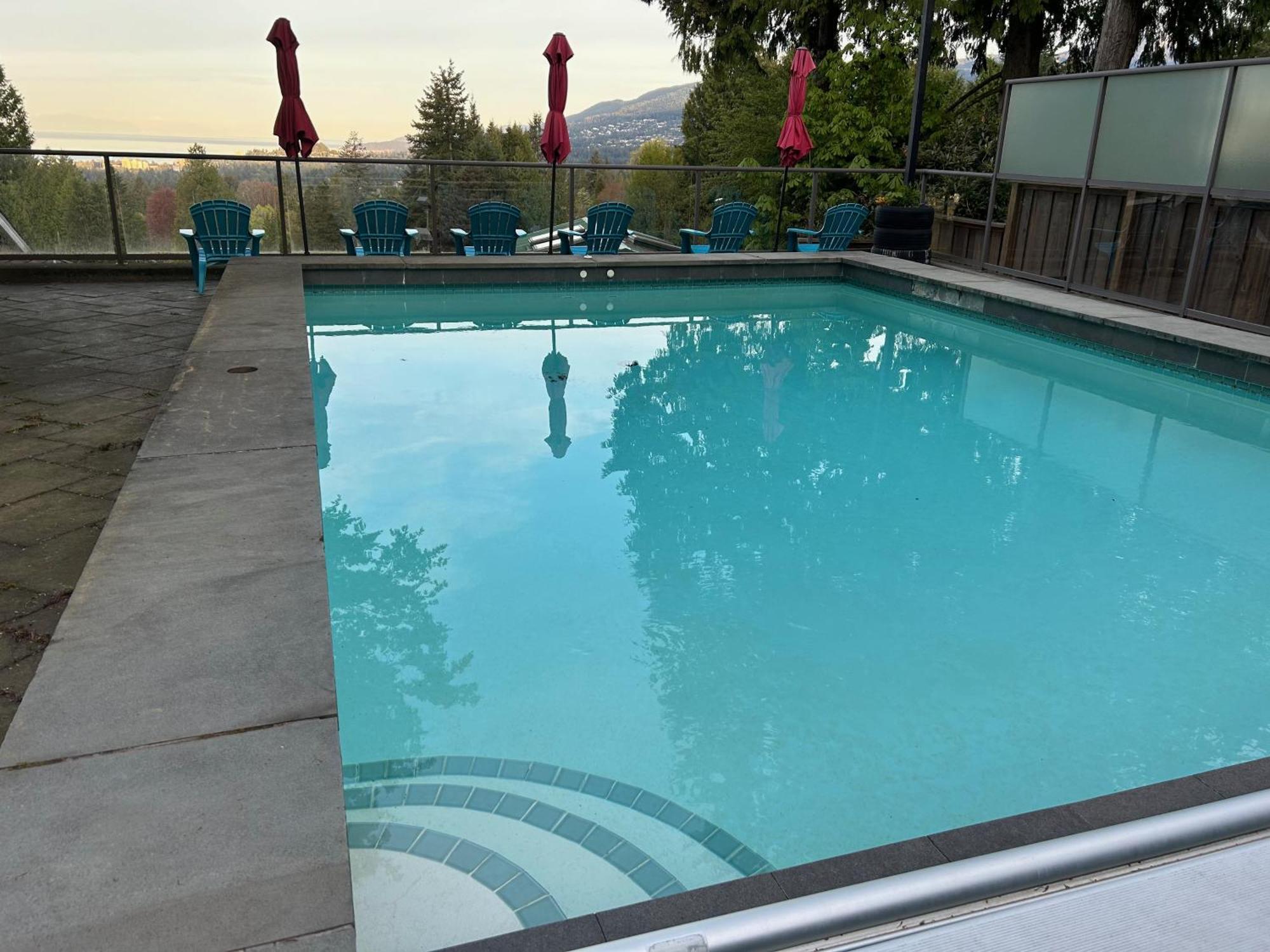 Grouse Cheerful Large Private Bedroom, Bath, Shared Deck, Pool, Hot Tub North Vancouver Exteriör bild
