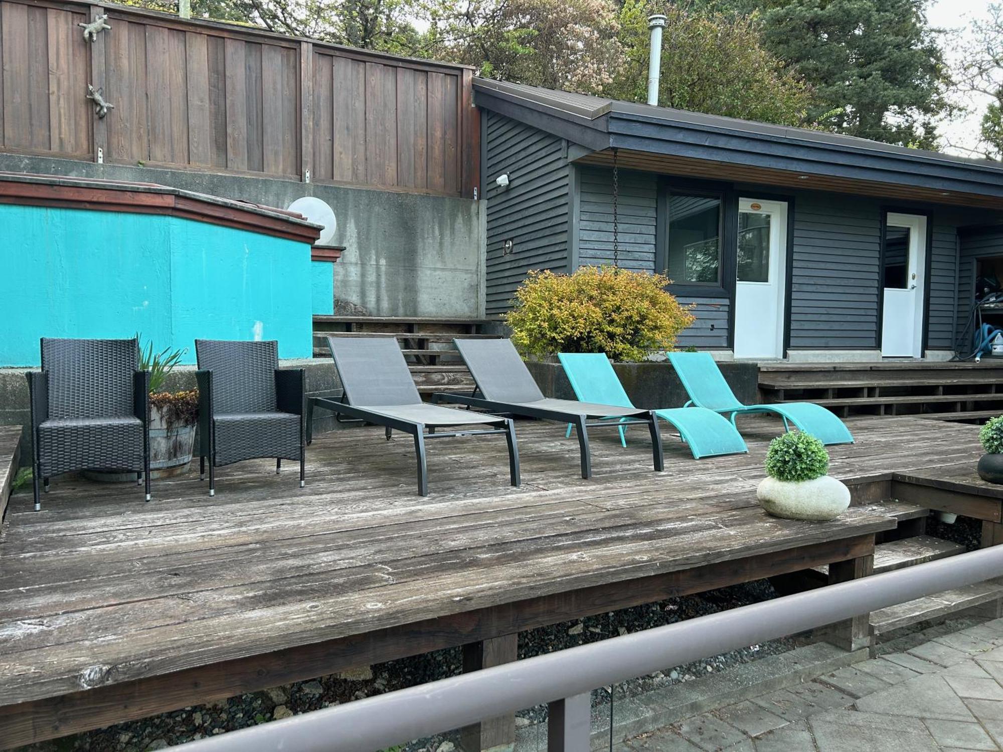 Grouse Cheerful Large Private Bedroom, Bath, Shared Deck, Pool, Hot Tub North Vancouver Exteriör bild