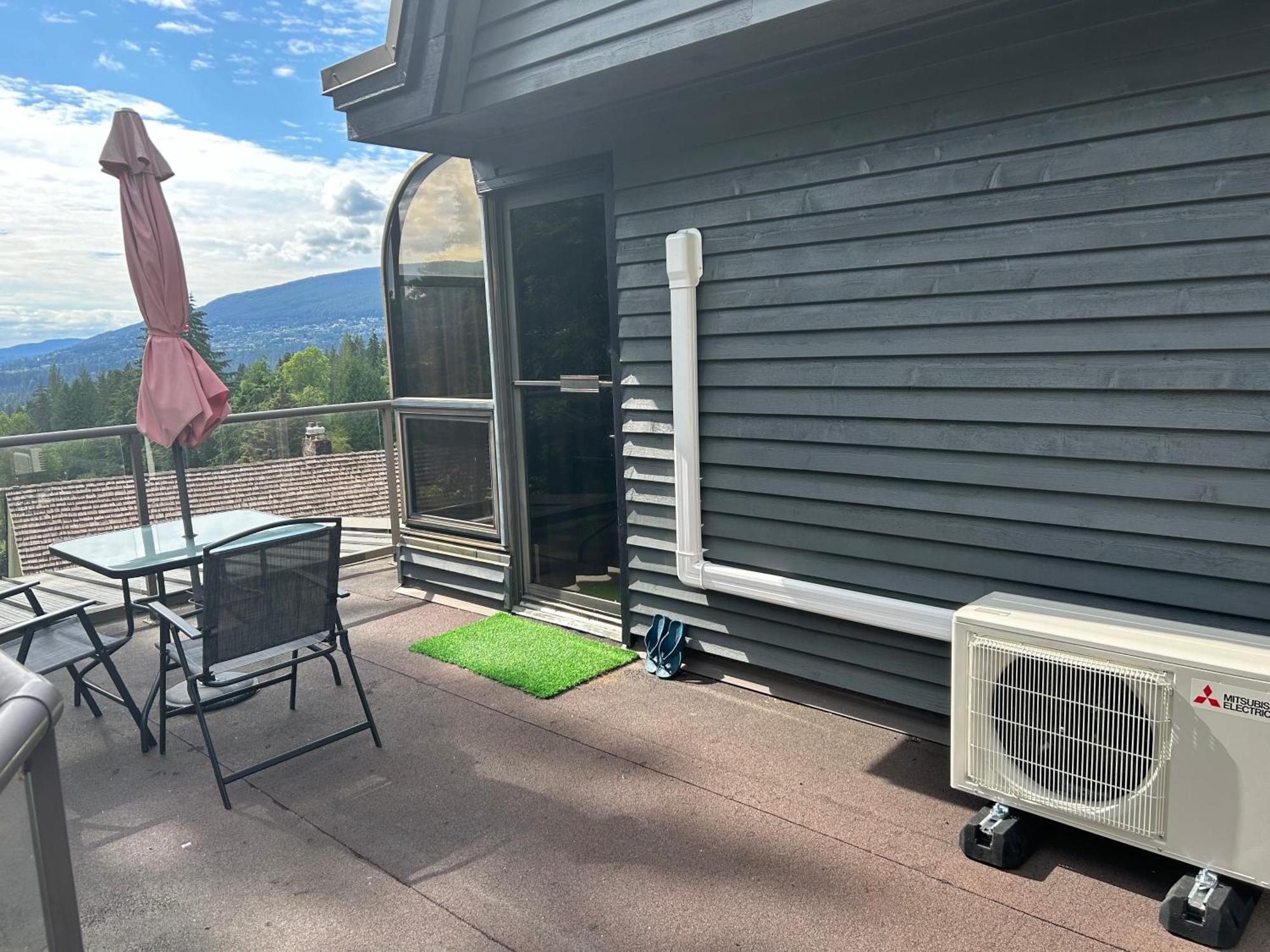 Grouse Cheerful Large Private Bedroom, Bath, Shared Deck, Pool, Hot Tub North Vancouver Exteriör bild