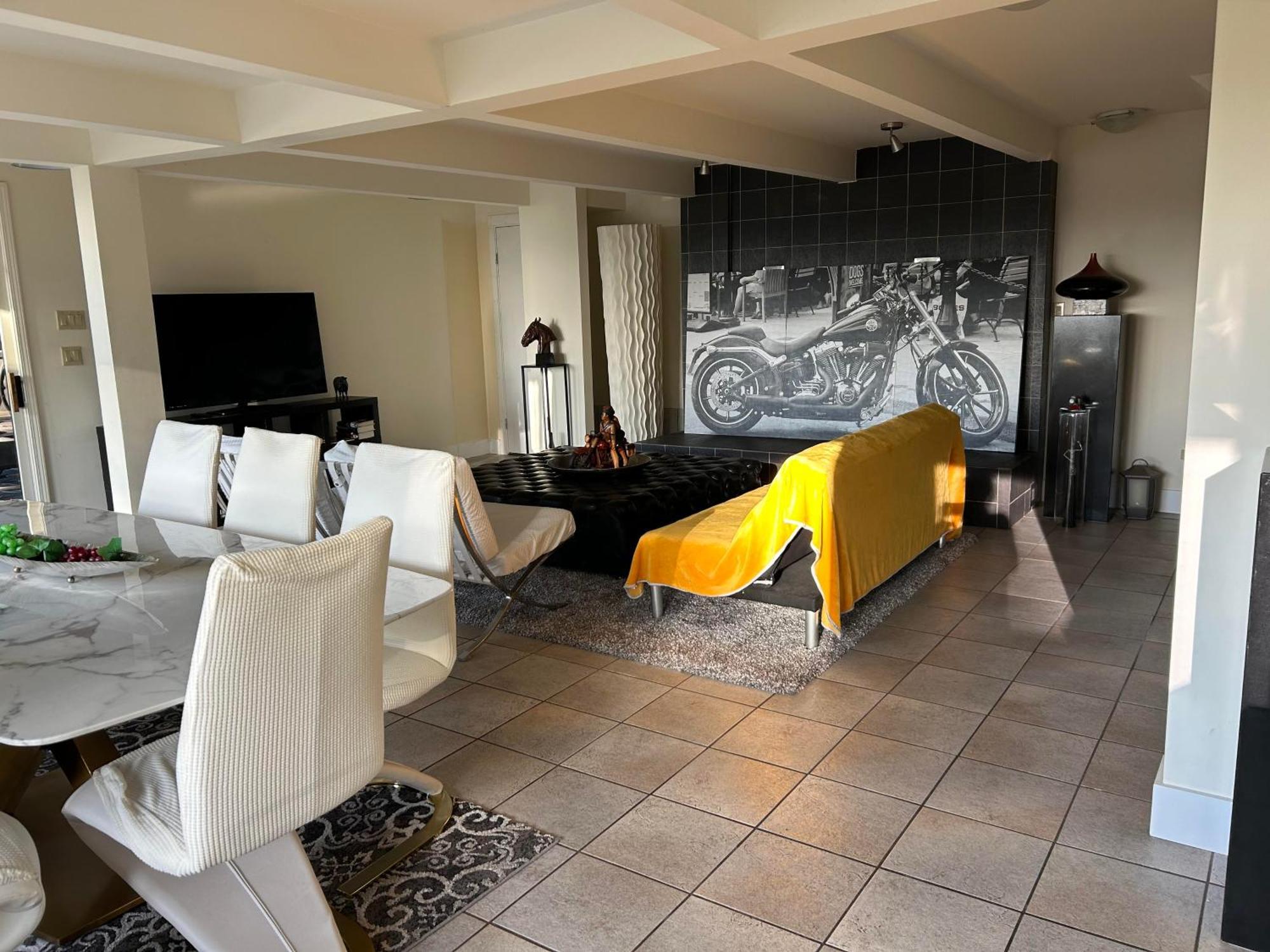 Grouse Cheerful Large Private Bedroom, Bath, Shared Deck, Pool, Hot Tub North Vancouver Exteriör bild