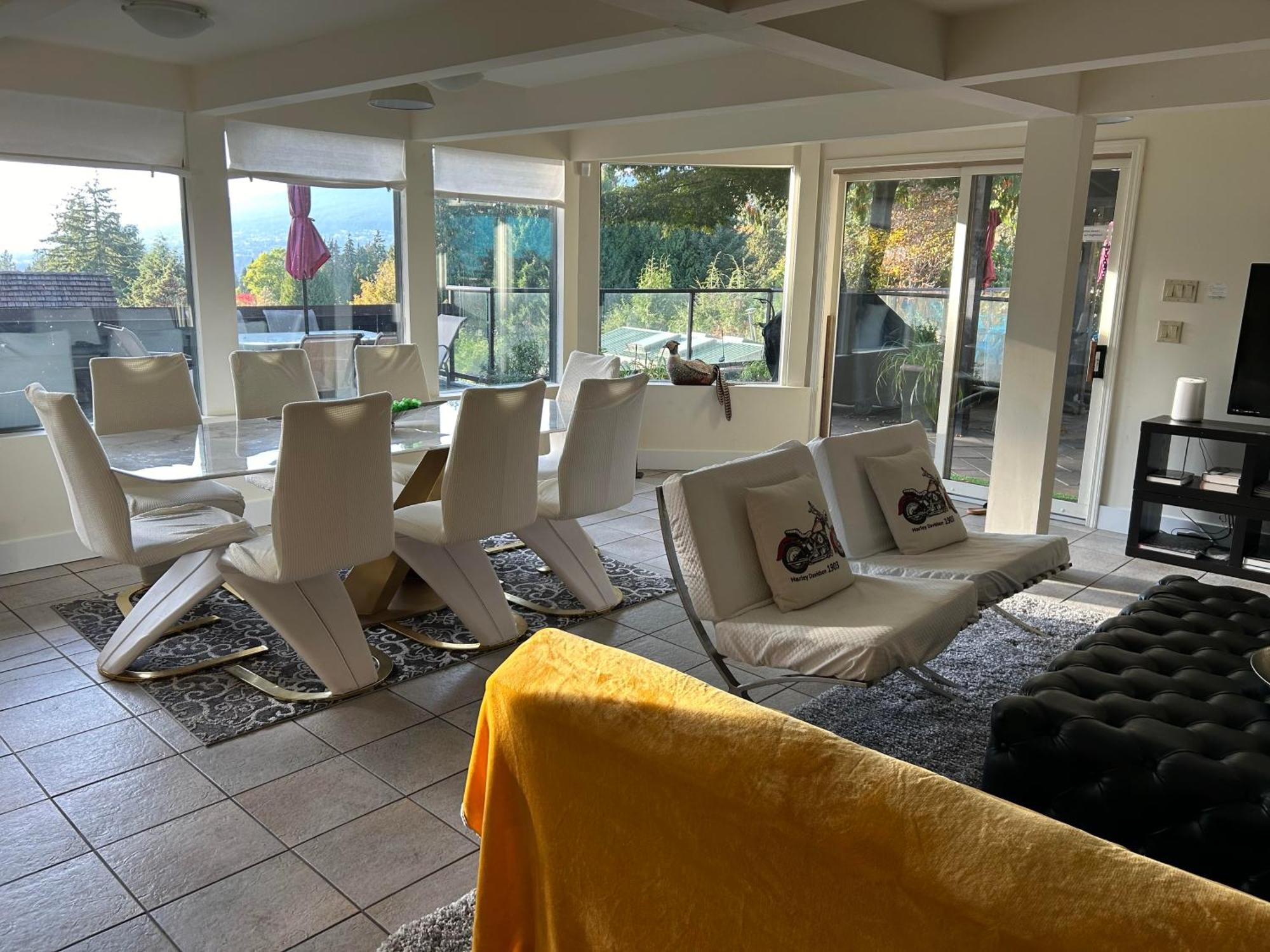 Grouse Cheerful Large Private Bedroom, Bath, Shared Deck, Pool, Hot Tub North Vancouver Exteriör bild