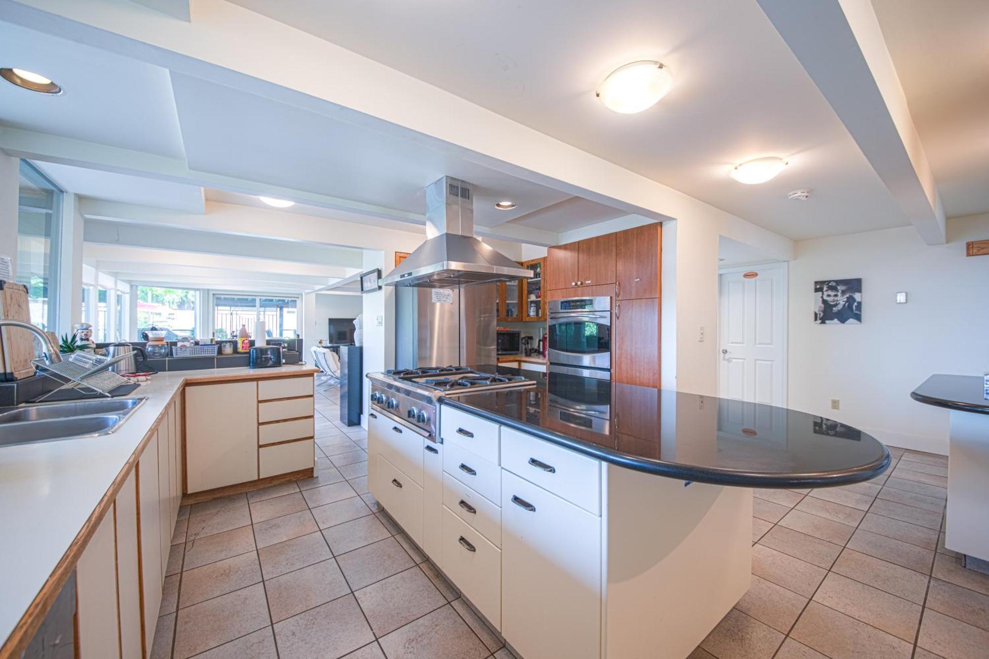 Grouse Cheerful Large Private Bedroom, Bath, Shared Deck, Pool, Hot Tub North Vancouver Exteriör bild