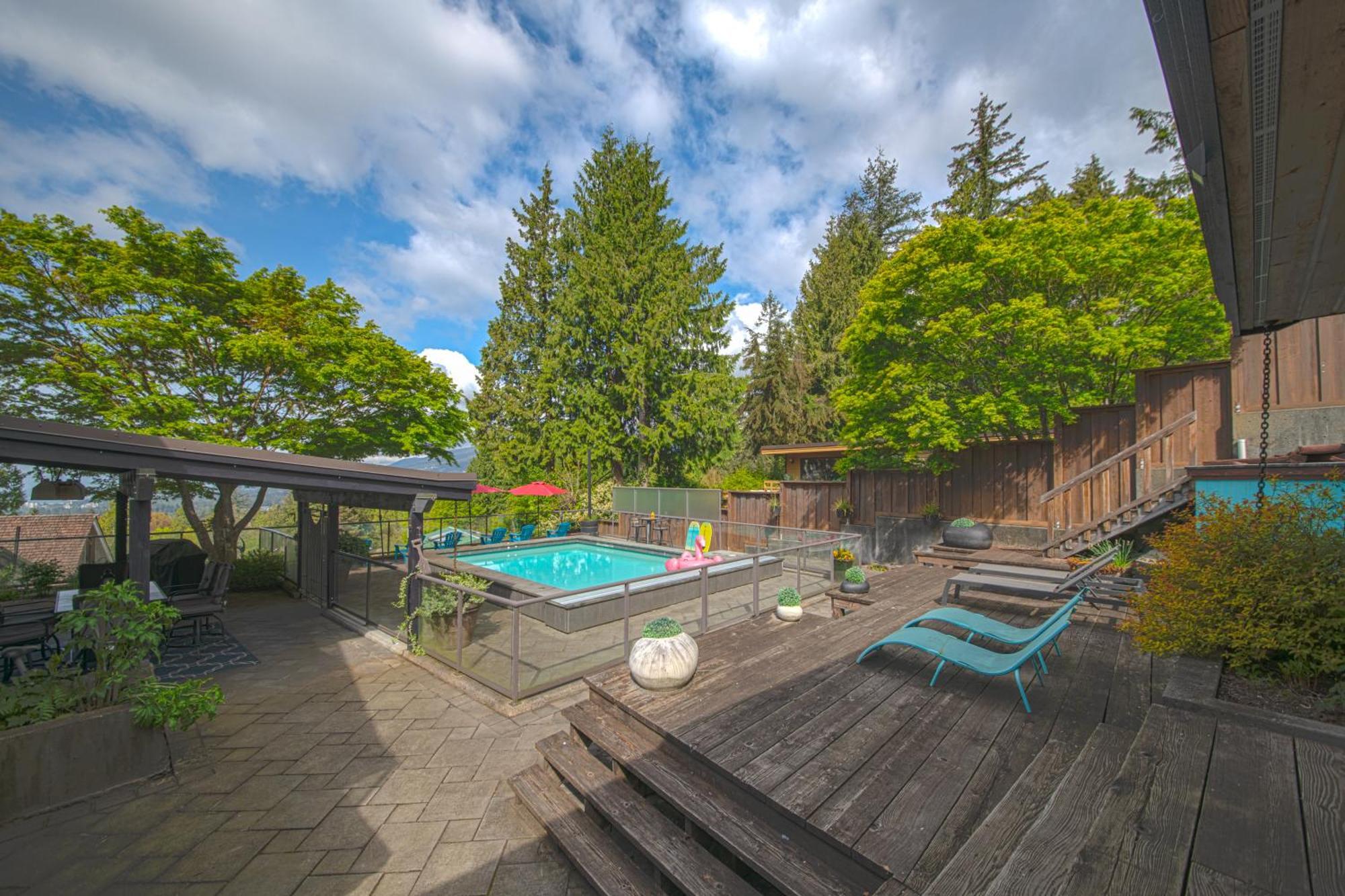 Grouse Cheerful Large Private Bedroom, Bath, Shared Deck, Pool, Hot Tub North Vancouver Exteriör bild