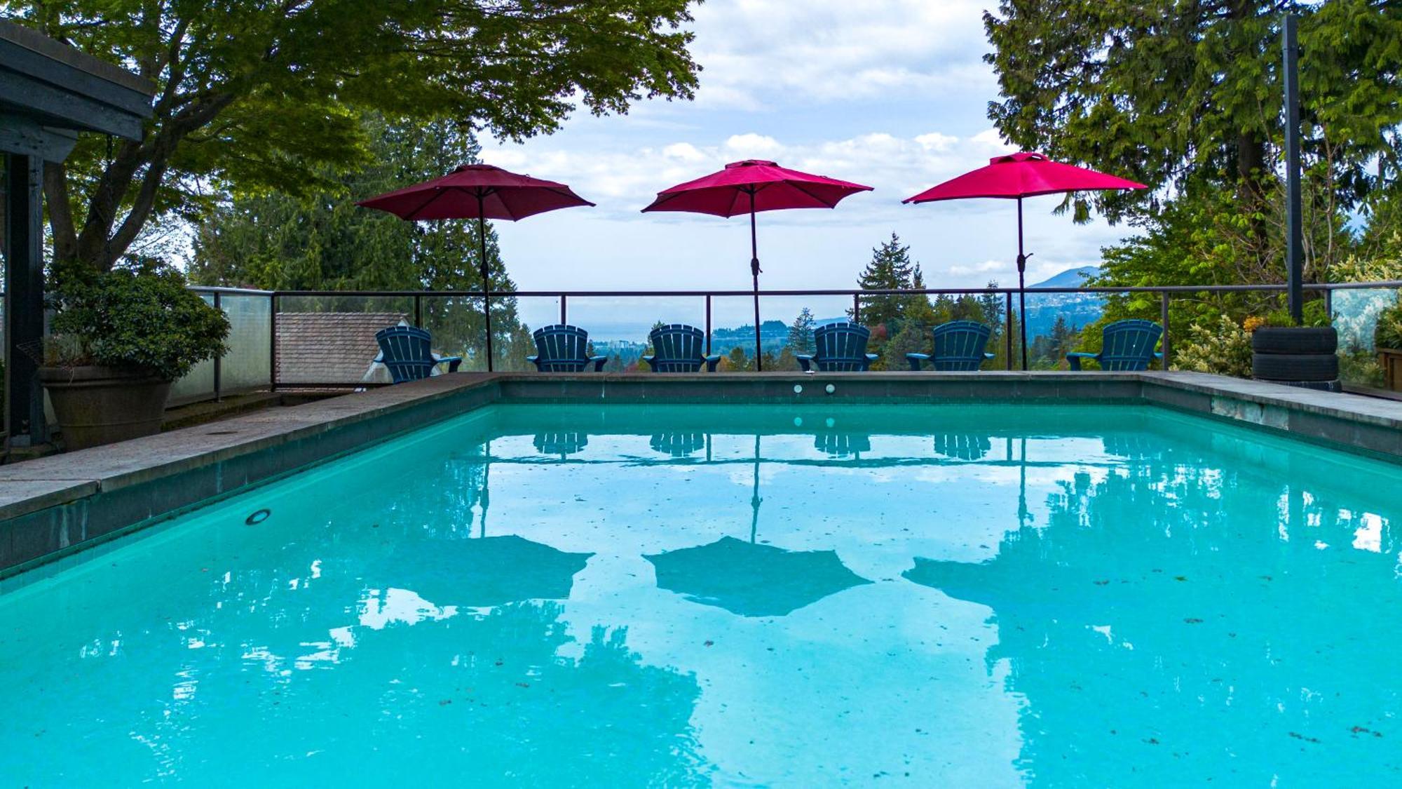 Grouse Cheerful Large Private Bedroom, Bath, Shared Deck, Pool, Hot Tub North Vancouver Exteriör bild