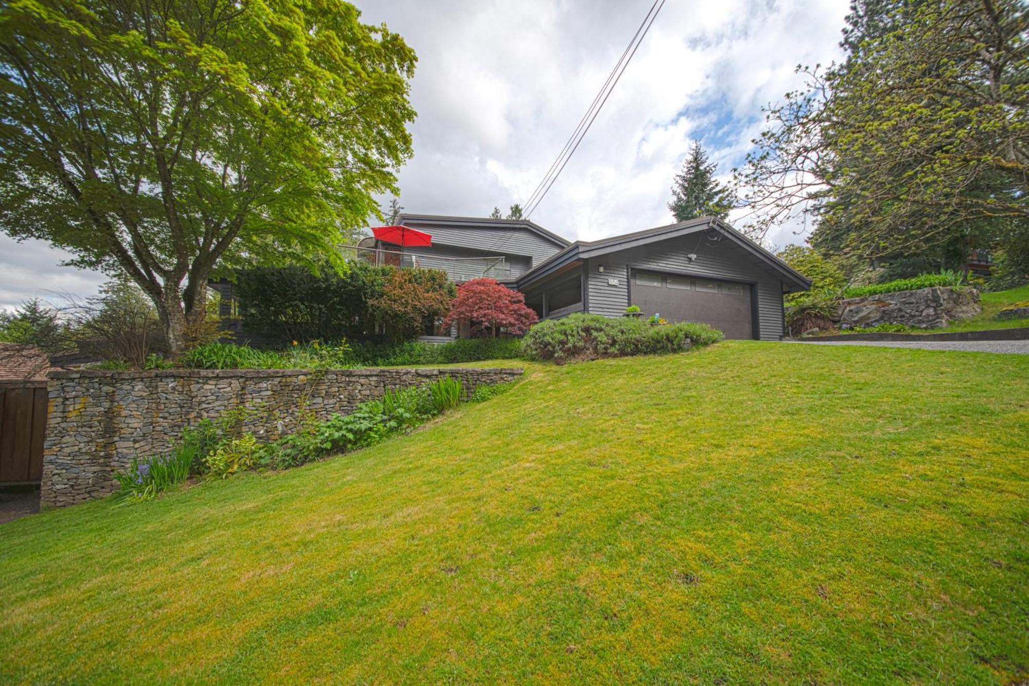 Grouse Cheerful Large Private Bedroom, Bath, Shared Deck, Pool, Hot Tub North Vancouver Exteriör bild