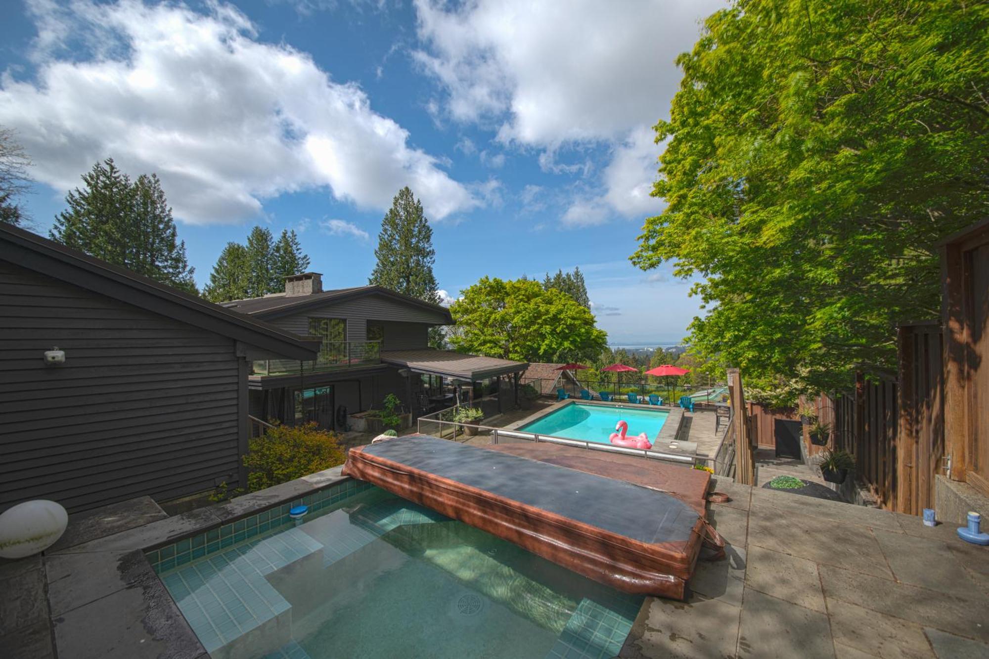 Grouse Cheerful Large Private Bedroom, Bath, Shared Deck, Pool, Hot Tub North Vancouver Exteriör bild